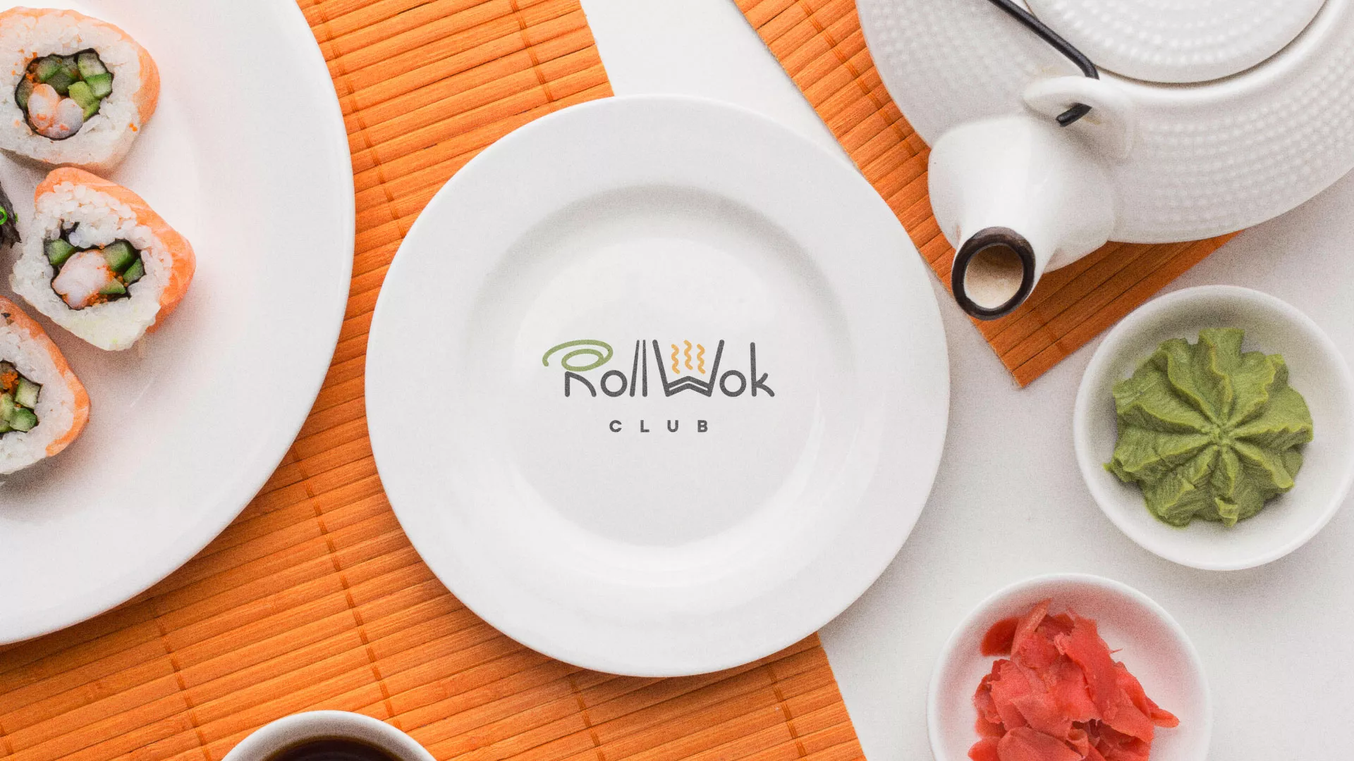 Разработка логотипа и фирменного стиля суши-бара «Roll Wok Club» в Биробиджане